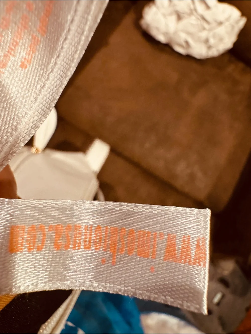 Imoshion White Crossbody Bag with Charger